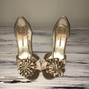 Max studio creamy gold chiffon heel 6.5